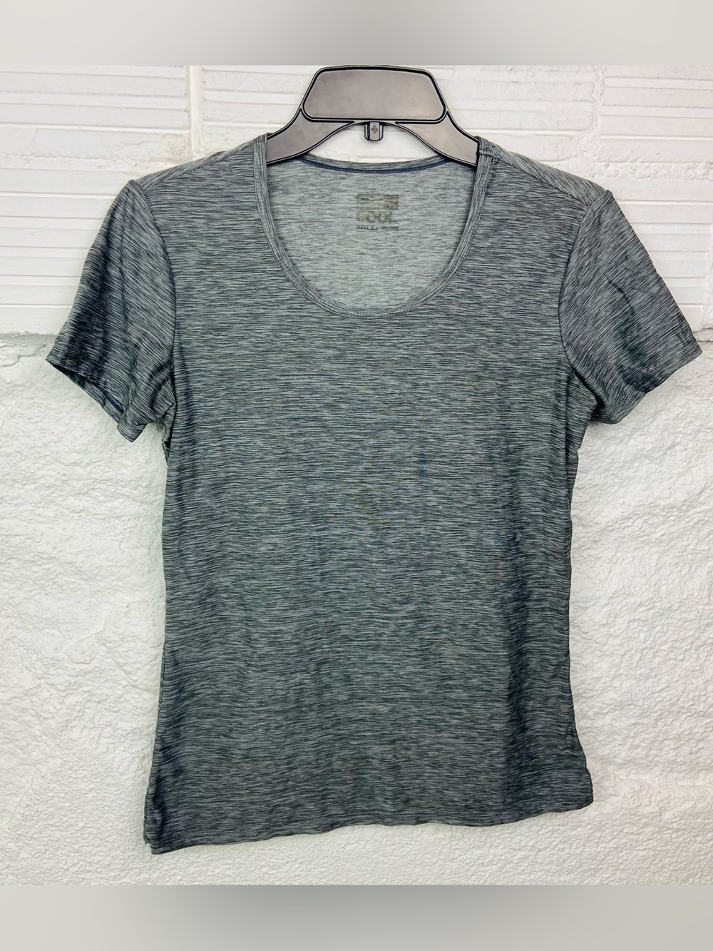 32 Degrees cool moisture wicking Heather gray Scoop Neck Short Sleeve Tee small